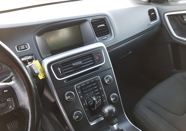 Volvo V60 cena 26900 przebieg: 217730, rok produkcji 2011 z Opatów małe 277